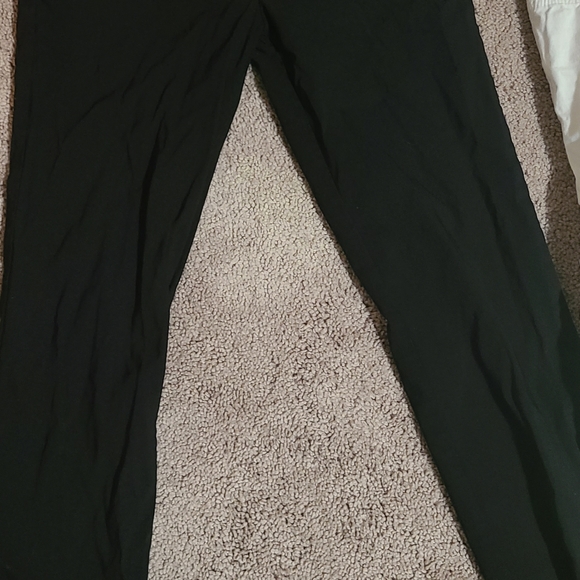 Two Pair Guess Cargo Pany assembly from - Picture 3 of 3